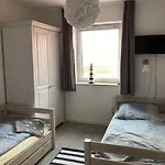 Ferienhaus Seepark Reetdachhaus 2 Burhave