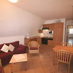 Seepark Reetdachhaus 2 Burhave