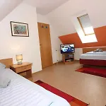 Seepark Reetdachhaus 2 * Burhave