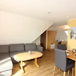 Seepark Reetdachhaus 2 Prázdninový dům Burhave