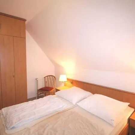 Seepark Reetdachhaus 2 Holiday home Burhave