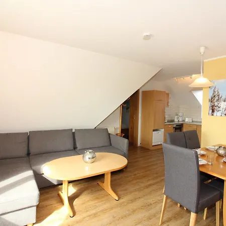 Seepark Reetdachhaus 2 Holiday home Burhave